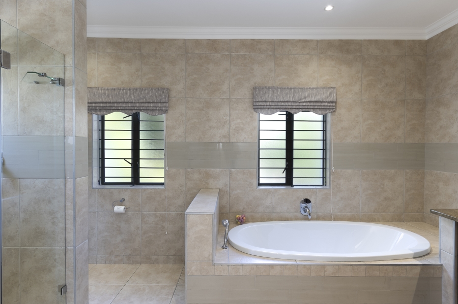To Let 4 Bedroom Property for Rent in Heldervue Western Cape